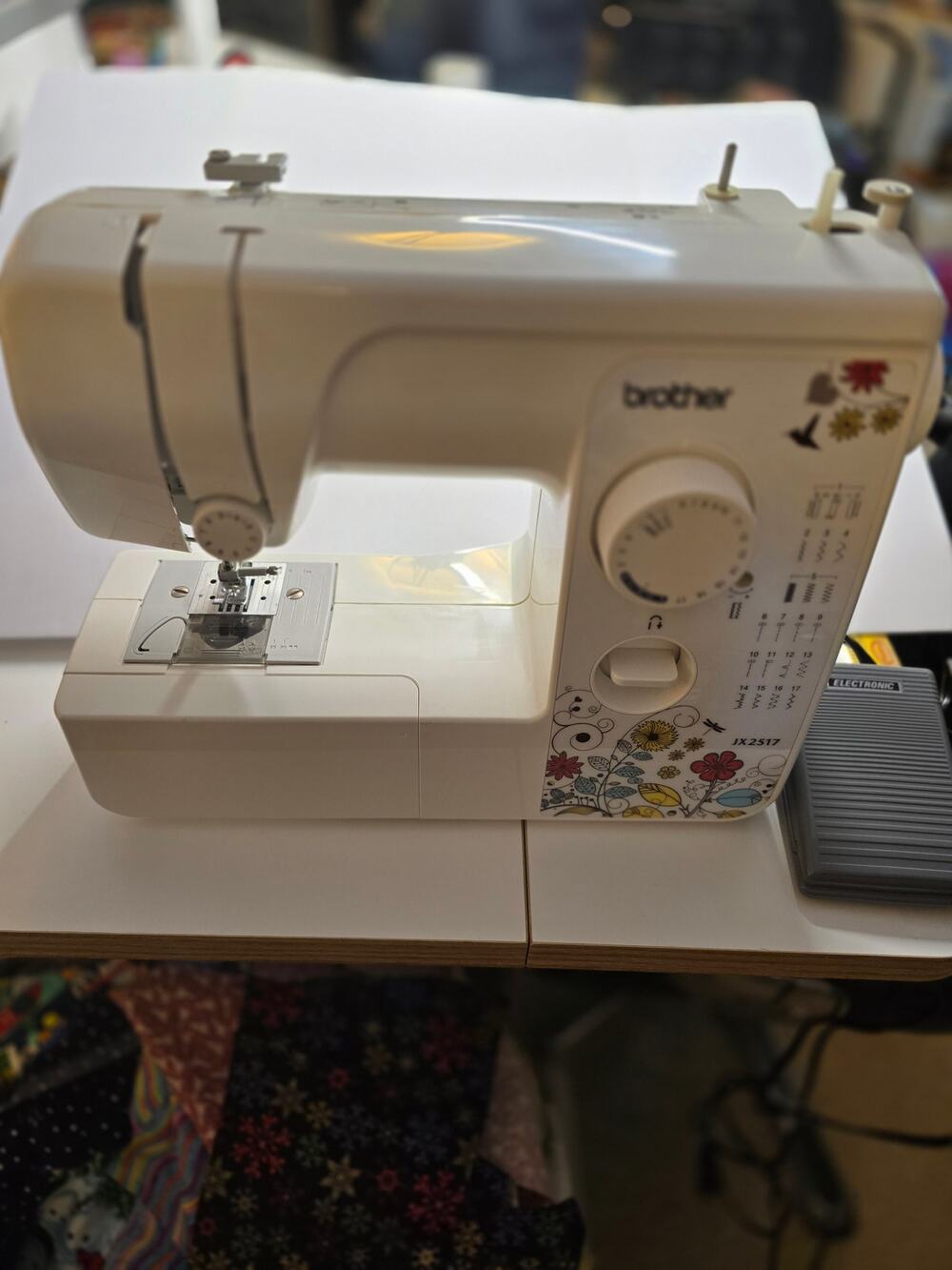 Brother JX2517 Lightweight & Full-Size Basic 17-Stitch Sewing Machine
